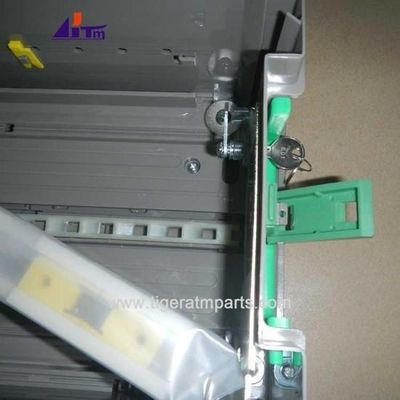 Deeltjes van de geldautomaat NCR S1 Geldkasset met metalen slot en sleutels 445-0631970 445-0728451